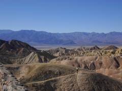 Blick vom Zabriskie Point gerade runter ins Tal