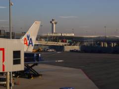 Blick auf Skytrain und AA 181 in JFK