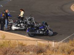 Harley Davidson mit Fahrer beim Keys View im Joshua Tree Nationalpark